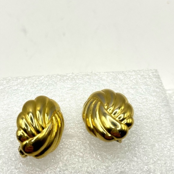 Trifari Gold Swirl Stud Clip on Earrings - Picture 9 of 11